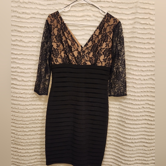 Adrianna Papell Dresses & Skirts - Adrianna Papell Womens‎ Pleated Lace Surplice Sheath Dress Black Size 6